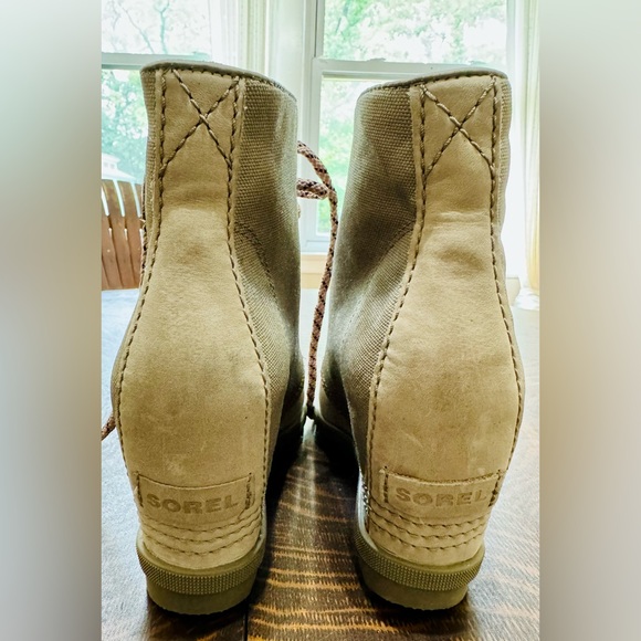 Sorel (size 8 / 39 EURO) “Joan of Artic” Wedge Boot - Picture 7 of 9